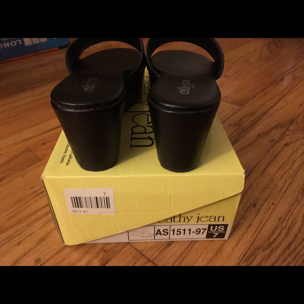 Shoes - Picture 4 of 7